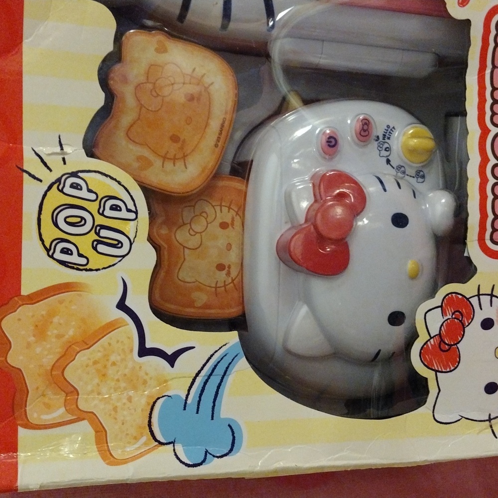 EXCLUSIVE - Hello Kitty Officially Licensed Home Appliance Playset - Picture 6 of 8